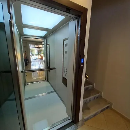 Nepheli And Paralía