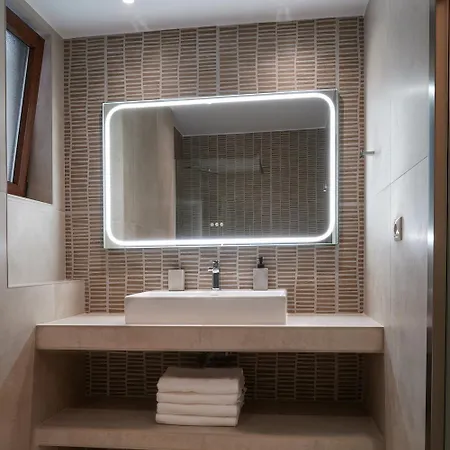 Nepheli And Apartament Paralía