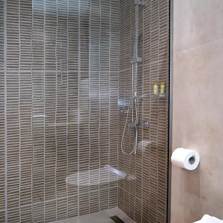 Nepheli And Paralía