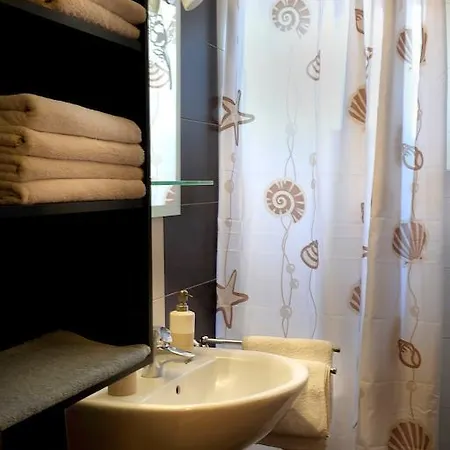 Nepheli And Paralía