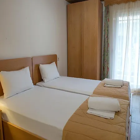 Nepheli And * Paralía