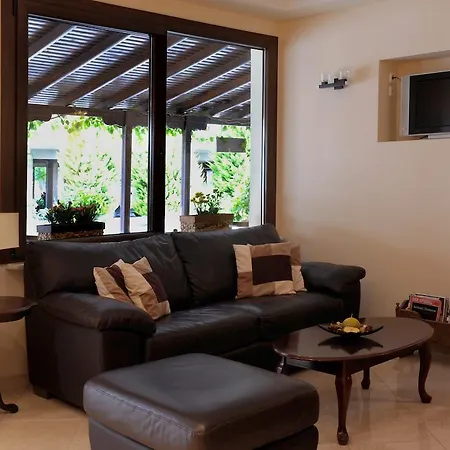 Nepheli And Apartament Paralía