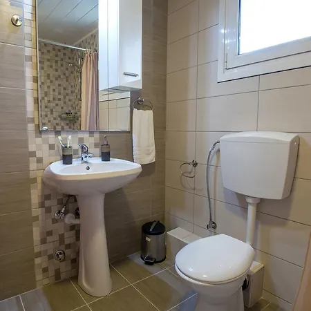 Апартаменты Nepheli And *