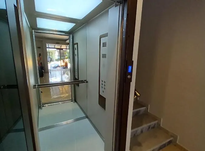 Nepheli And Paralía