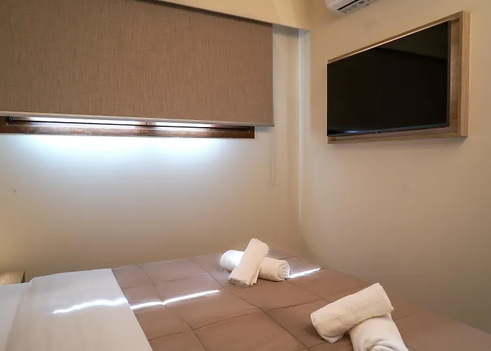 Nepheli And Paralía