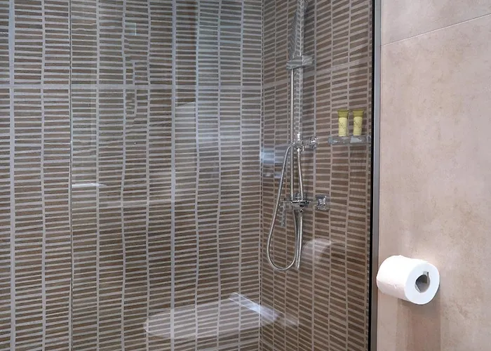 Nepheli And Paralía