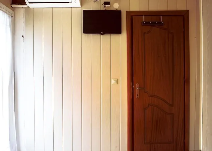 Nepheli And Paralía