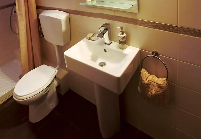 Nepheli And Paralía