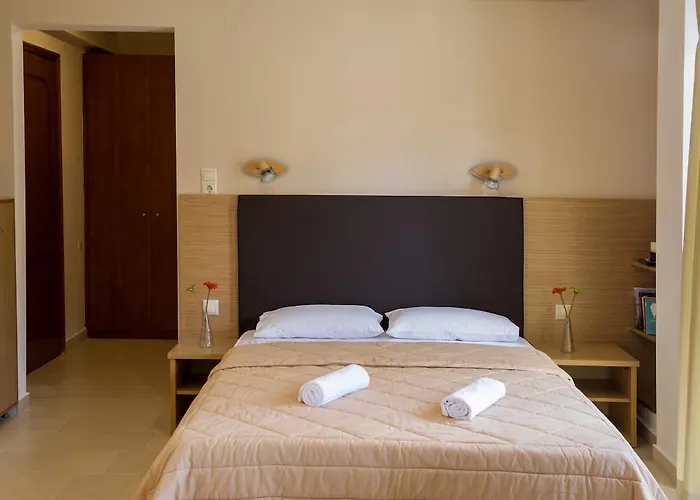 דירה Nepheli And *