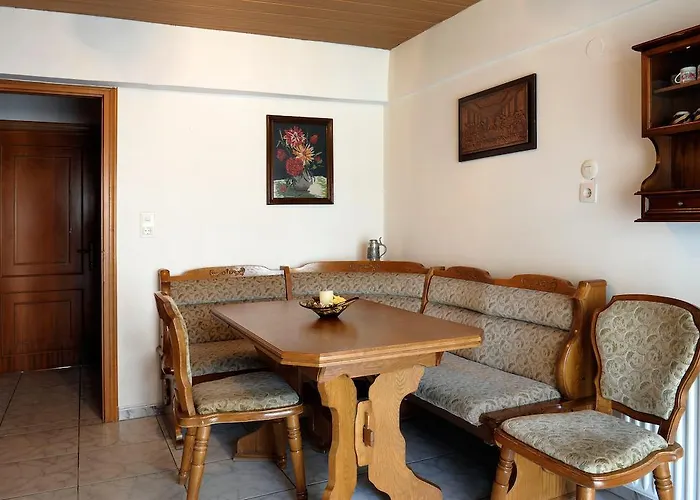 Nepheli And Paralía