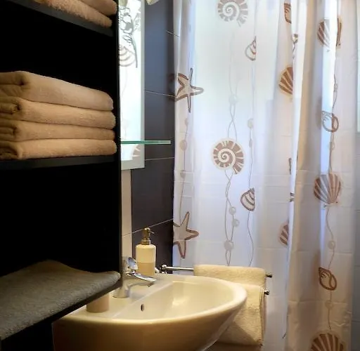 Nepheli And Paralía