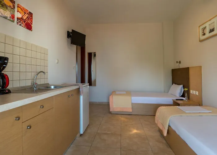 Nepheli And * Paralía