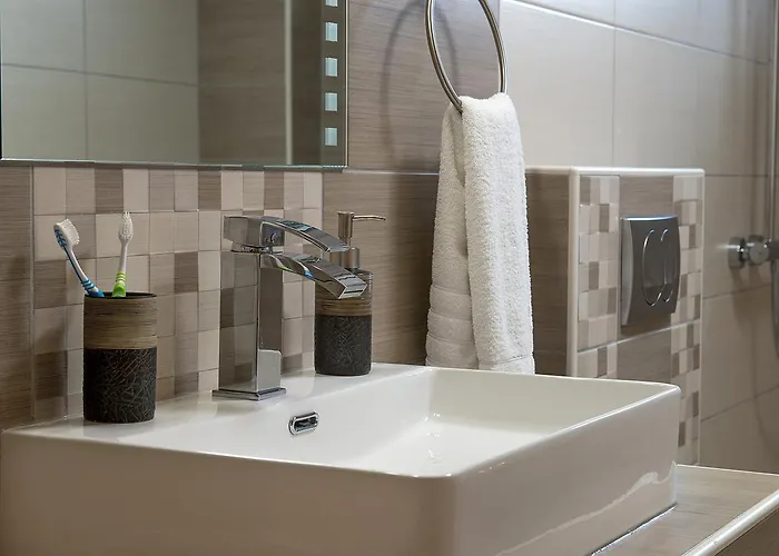 Nepheli And * Paralía